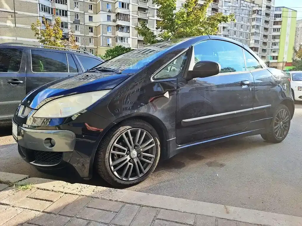 На вулицях Києва помічено незвичайний родстер Ford