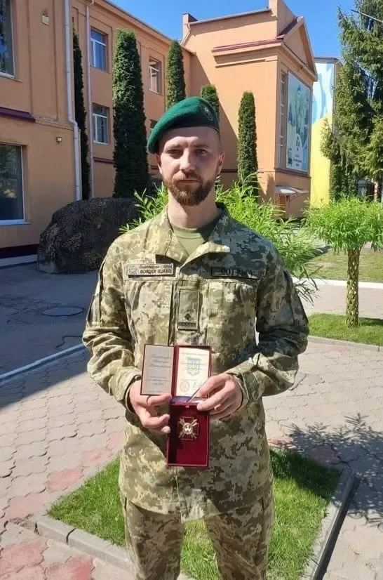 Обійми після 15 місяців розлуки: на Волині поділилися щемливим відео повернення воїна з полону (відео)