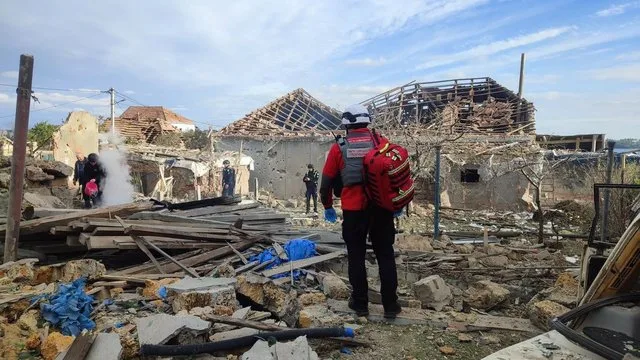 УЧХ допоміг 2 постраждалим від російської повітряної атаки на Миколаїв