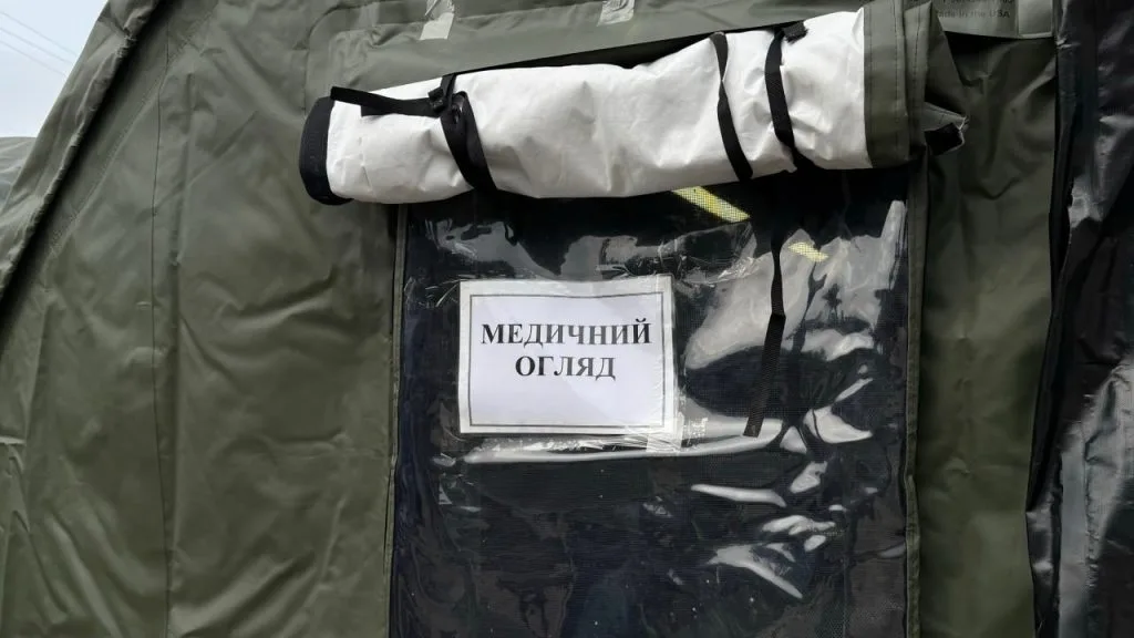 Врятовані жителі окупованих Олешків прибули в Україну Врятовані жителі окупованих Олешків прибули в Україну