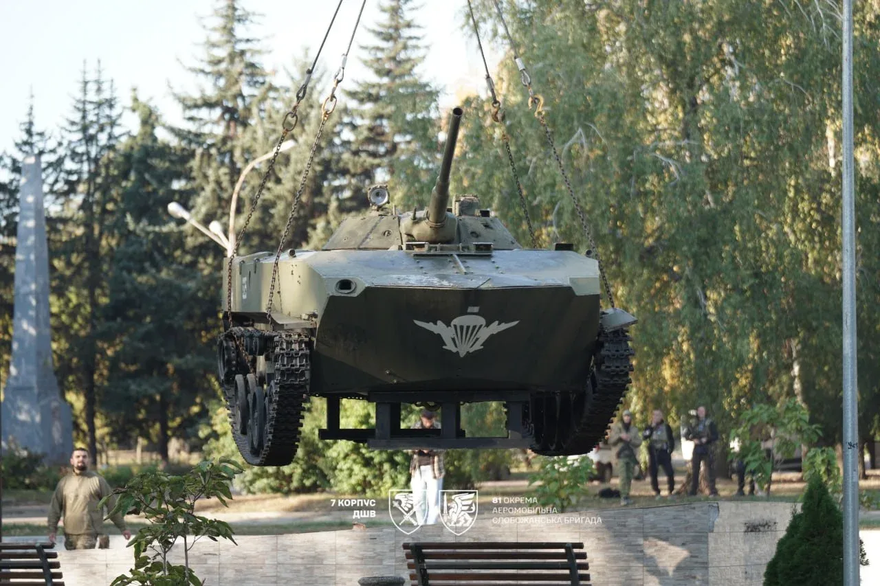 Евакуація пам'ятника БМД-1 у Краматорську