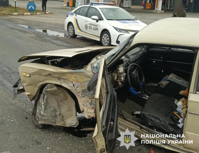На трасі під Чернівцями не розминулися Жигулі та БМВ: ДТП у Лужанах
