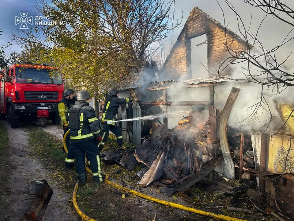 На Київщині внаслідок атаки БпЛА постраждали дві жінки, пошкоджено будинки На Київщині внаслідок атаки БпЛА постраждали дві жінки, пошкоджено будинки
