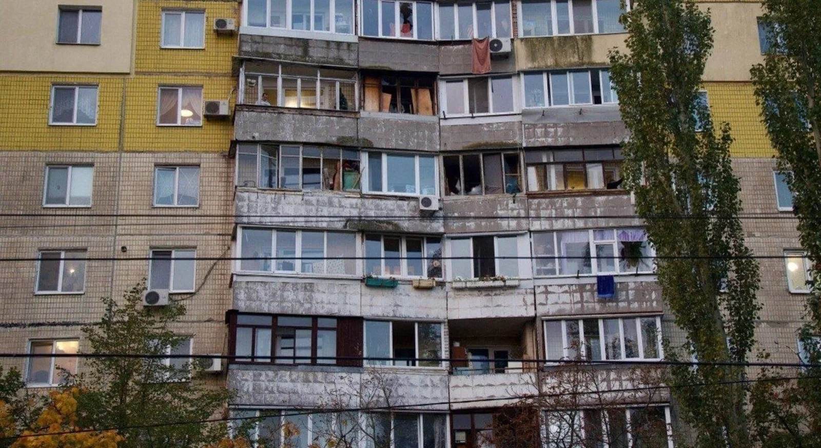 Вибухи у Дніпрі 13 жовтня: пошкоджено багатоповерхівки та автомобілі, є поранений Атака на Дніпро 13 жовтня 2026