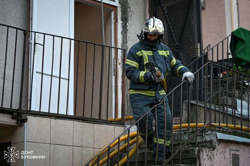 На пожежі у Чернівцях рятувальники виявили тіло чоловіка