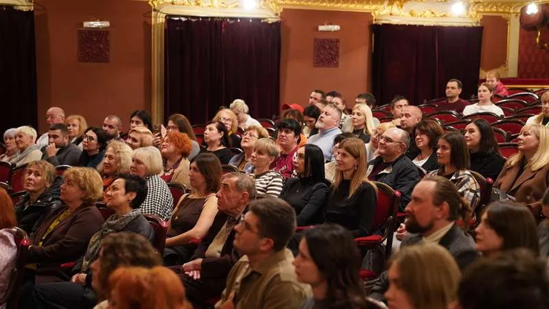 У Чернівцях стартував театральний фестиваль «Золоті оплески 2026»