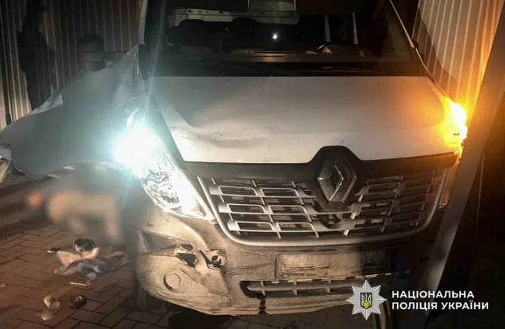 Намагався втекти та врізався у ворота: у Черкасах затримали чоловіка за незаконне заволодіння автівкою
