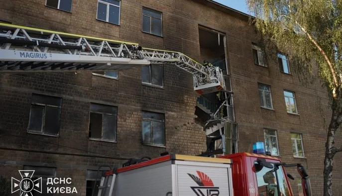 Російський удар по школі – рятувальники показали пошкодження