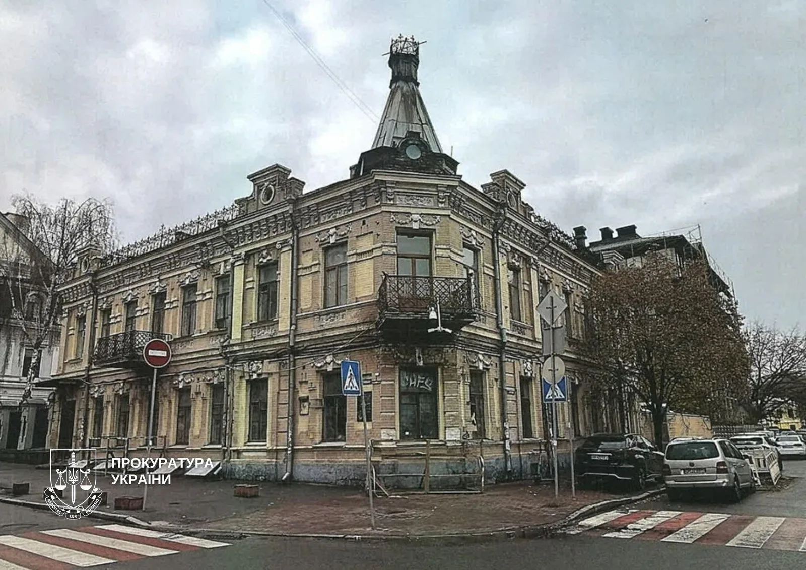 Будинок Хвойки перетворюється на руїни — на його власника подали до суду