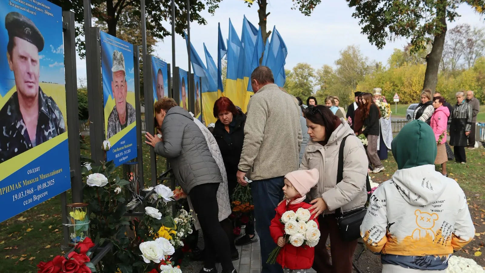 У селі на Чернігівщині на Алеї пам’яті відкрили чотири нові меморіальні стенди