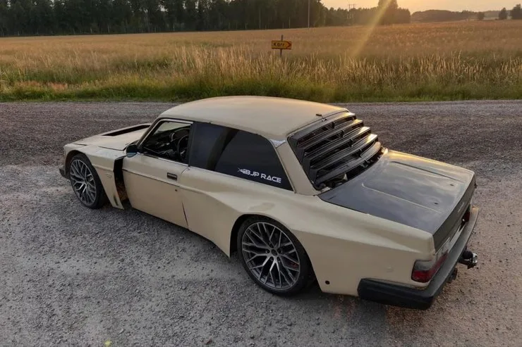 Автомобиль Volvo 240