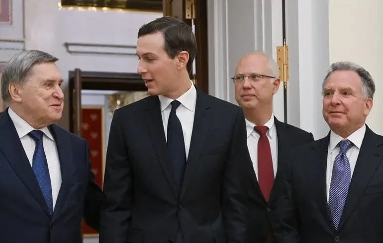 Спецпосланник президента США Стів Віткофф, зять Трампа Джаред Кушнер, гендиректор Російського фонду прямих інвестицій Кіріл Дмітрієв та радник президента РФ Юрій Ушаков під час зустрічі у Кремлі, 2 грудня 2025 року
