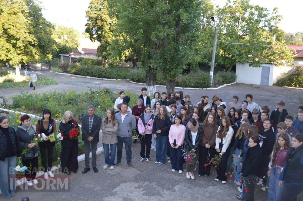 У Білгороді-Дністровському відкрили меморіальні дошки двом випускникам ліцею «Лідер», які служили в «Азові»