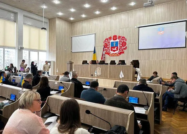 “Хто втомився – є військкомат”: чи хочуть виборів місцеві депутати у Черкасах