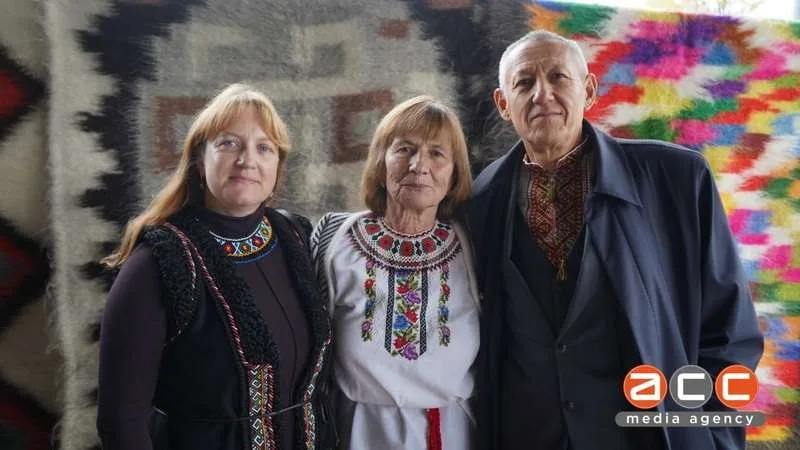 У Чернівцях на височині відкрили мистецький простір із різьбленим ґанком
