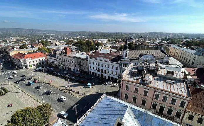 Три тендери об'єднали в один: що з ремонтом доріг Чернівецької області