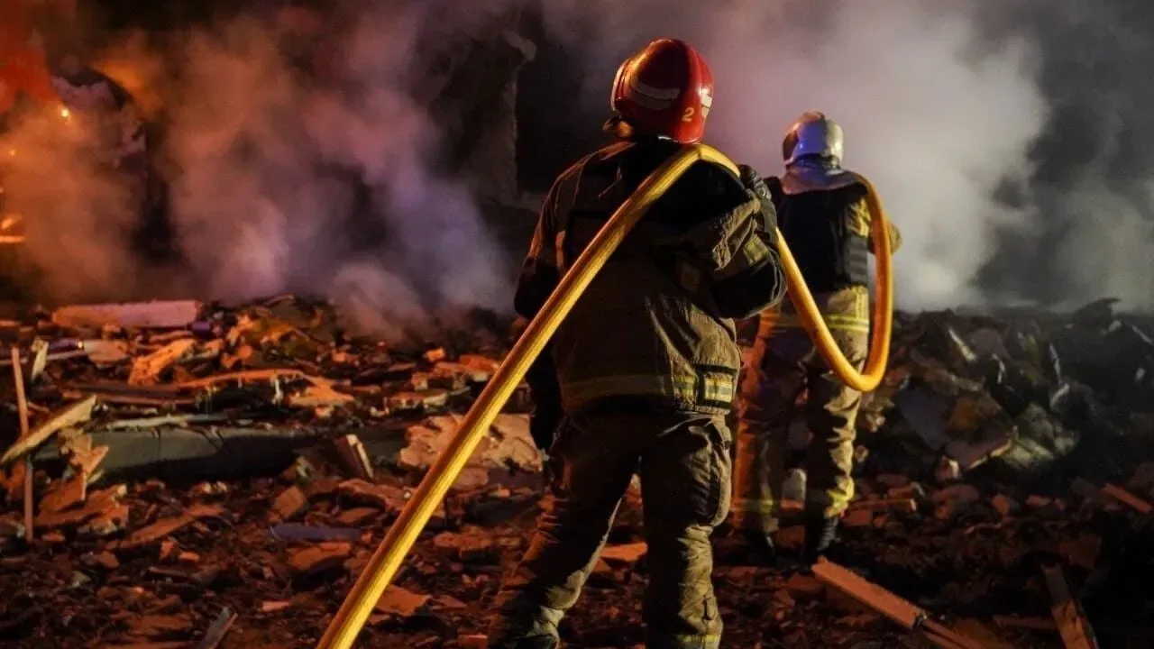 РФ атакувала Епіцентр у Полтаві: спалахнула пожежа, травмовано жінку Пожежа на Полтавщині