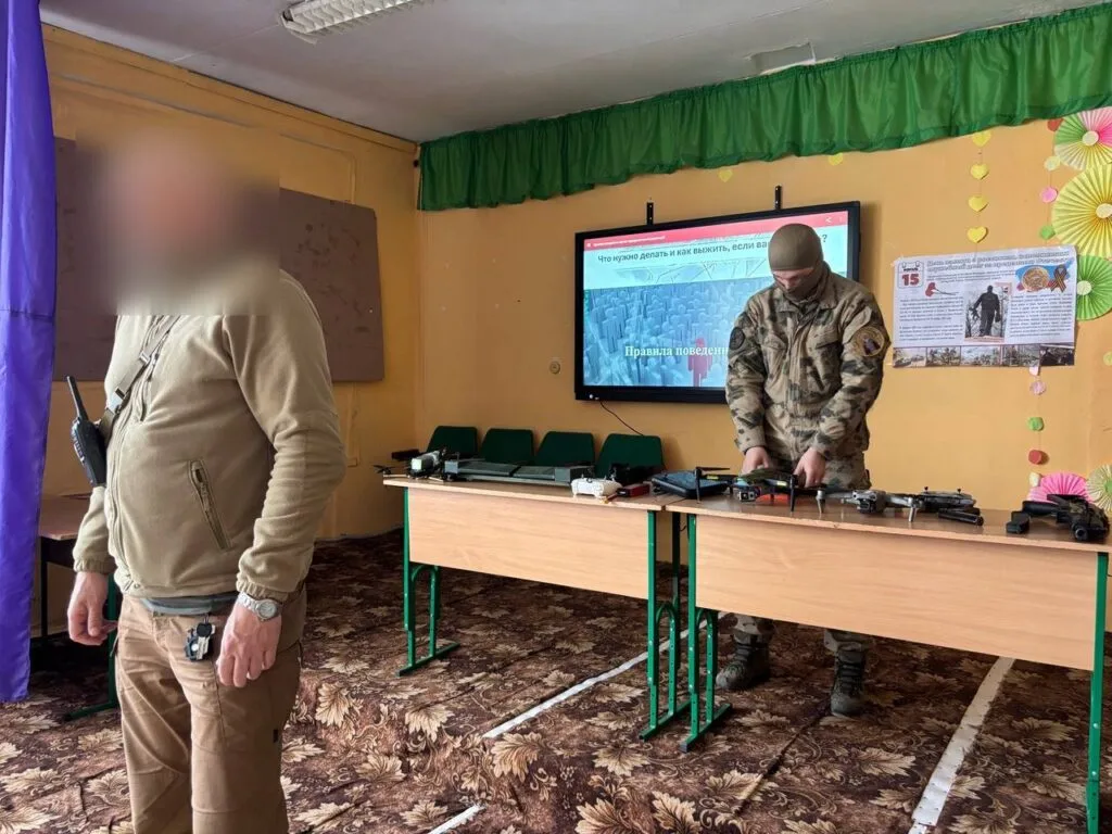 Окупаційна влада залучає російських військових і силовиків до ідеологічного виховання дітей у Чернігівській громаді Запорізької області