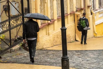 Завтра в Україні дощитиме, вдень до +20°