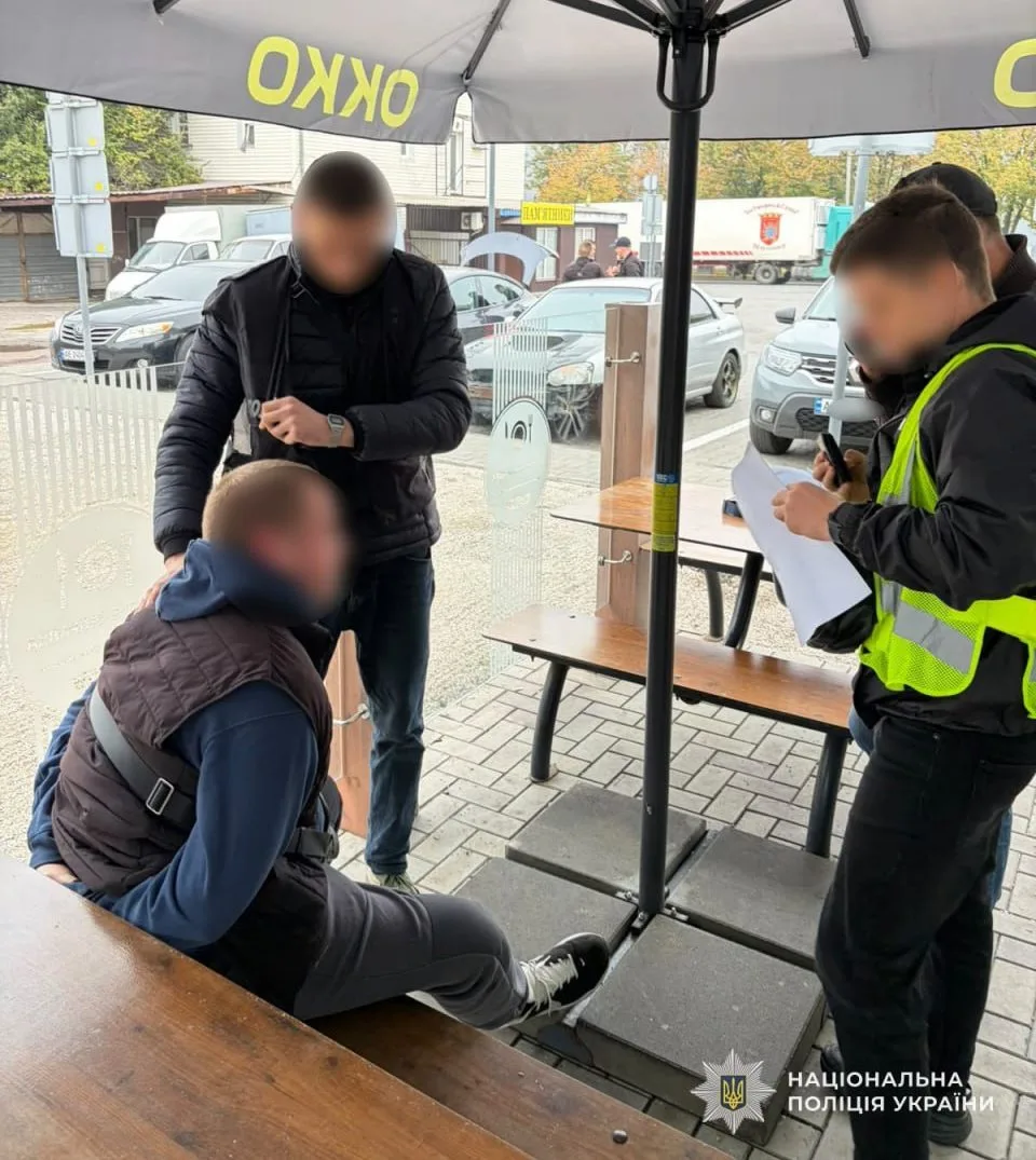 У Дніпрі за $15 тисяч обіцяли оформити військовозобов’язаним виїзд за кордон
