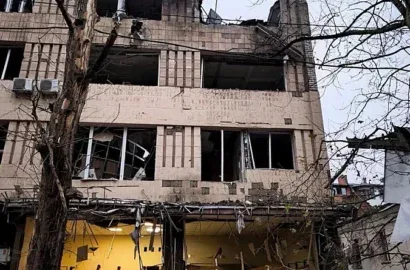 Пошкоджені приміщення податкової служби в Миколаєві після нічної російської атаки
