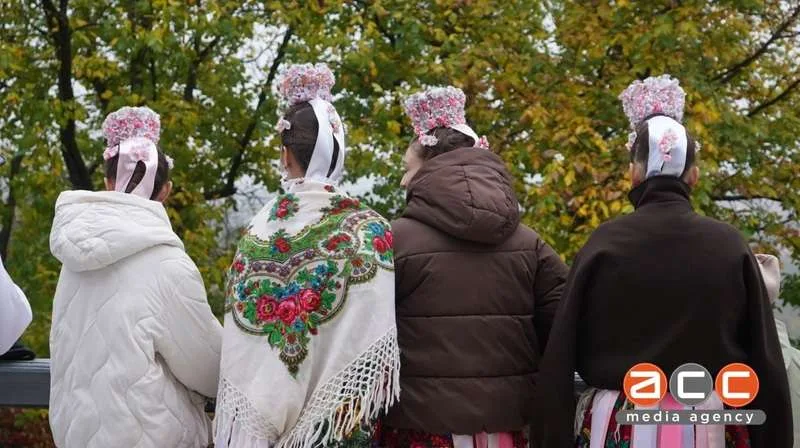 У Чернівцях на височині відкрили мистецький простір із різьбленим ґанком