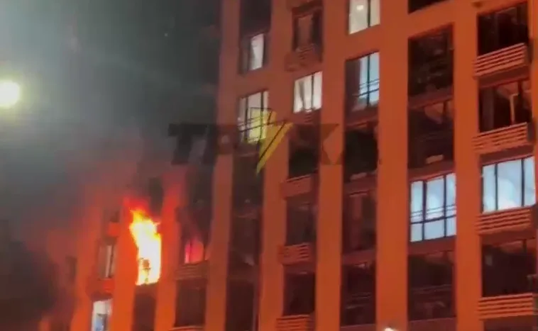 У Києві дрон влетів у 25-поверховий будинок – є загиблий і багато постраждалих (ВІДЕО)