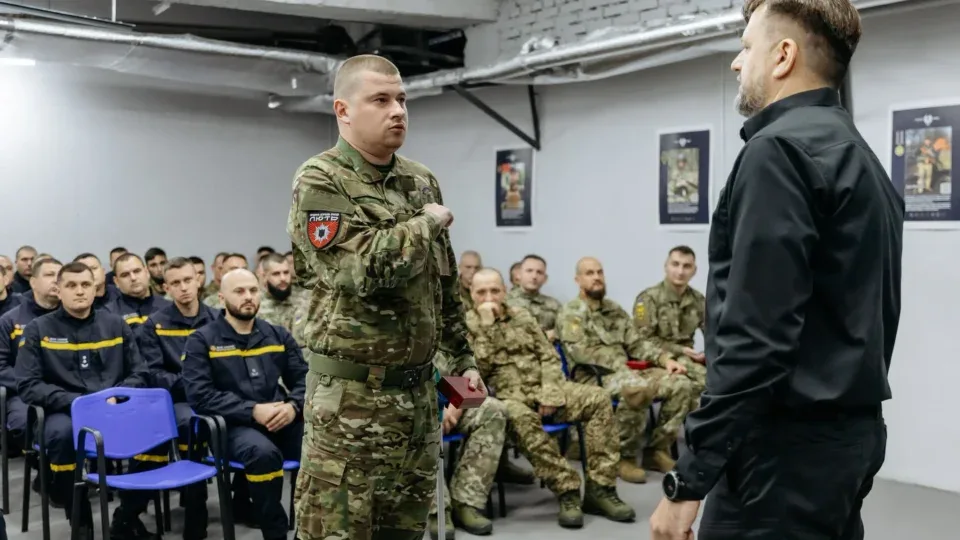 Врятував побратима під вогнем, а його група знищила чотирьох окупантів: боєць полку «Сафарі» отримав орден «За мужність» 