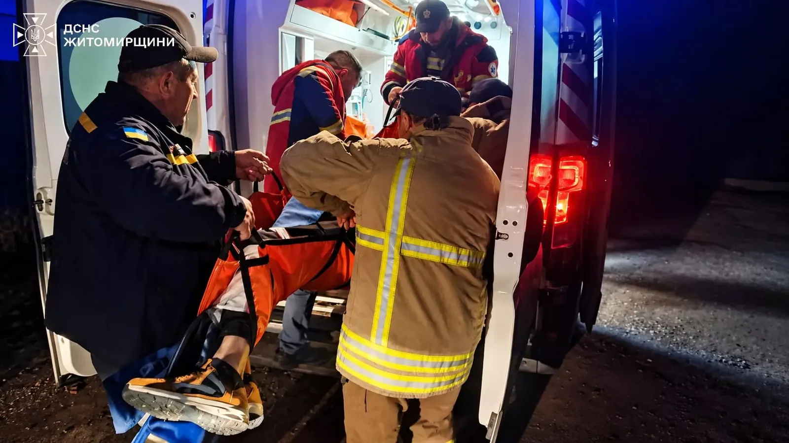 Рятувальники ДСНС біля мосту в Народичах