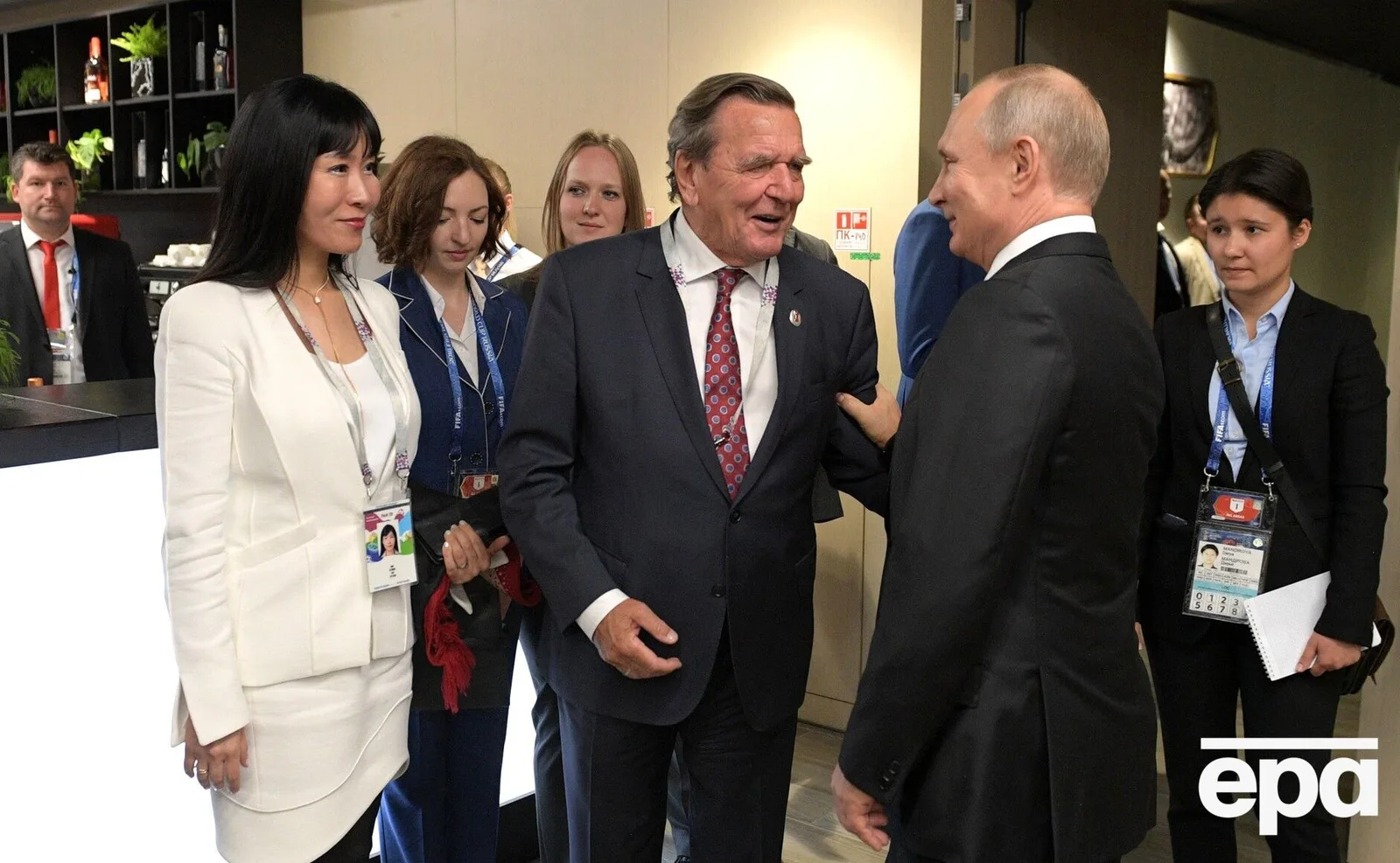 Де саме ''у себе вдома'' з піччю, самоваром і валянками Путін міг зустрічатися зі Шредером? Є одна версія