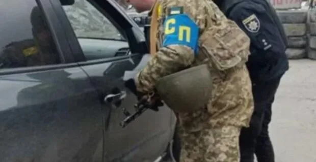 Посилена мобілізація та блокпости на кожному розі: чи можуть ТЦК зупиняти авто