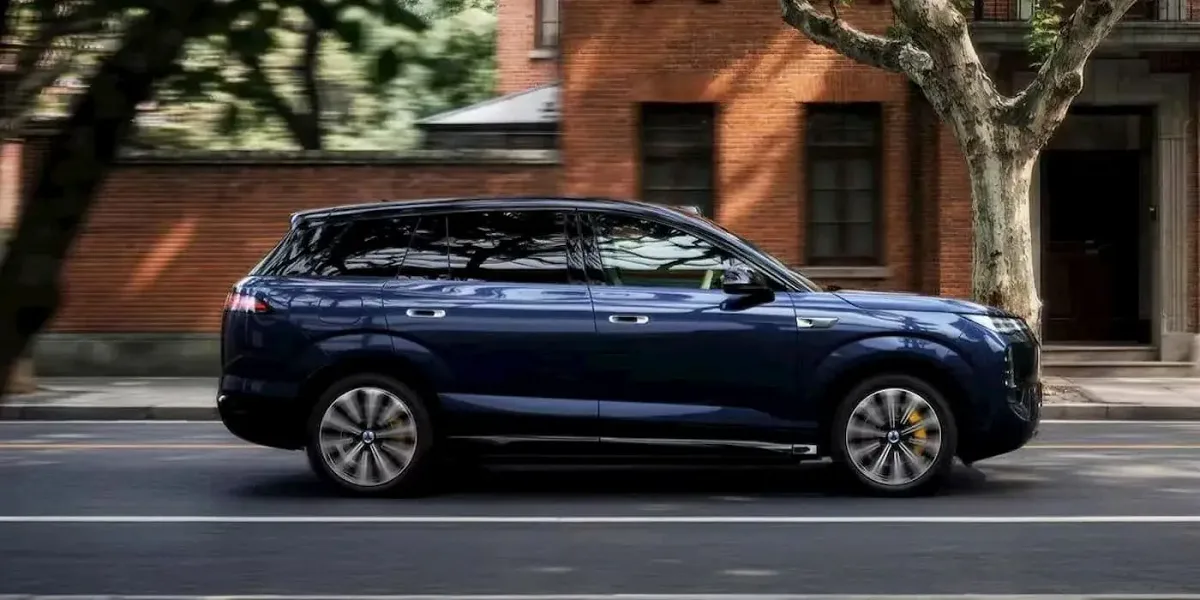 BYD представила премиальный кроссовер мощностью 1210 "лошадей"