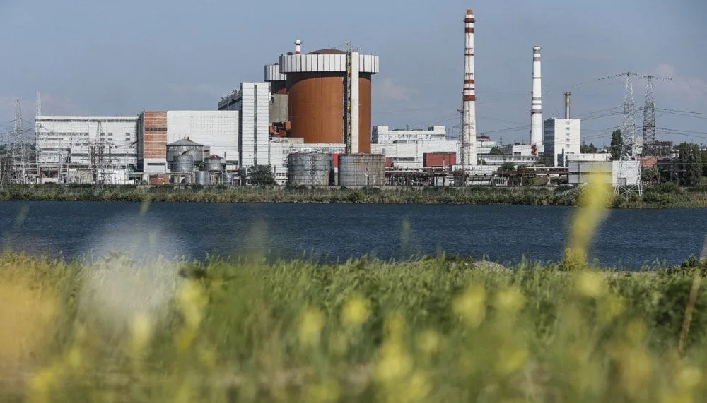 Одна з українських атомних електростанцій