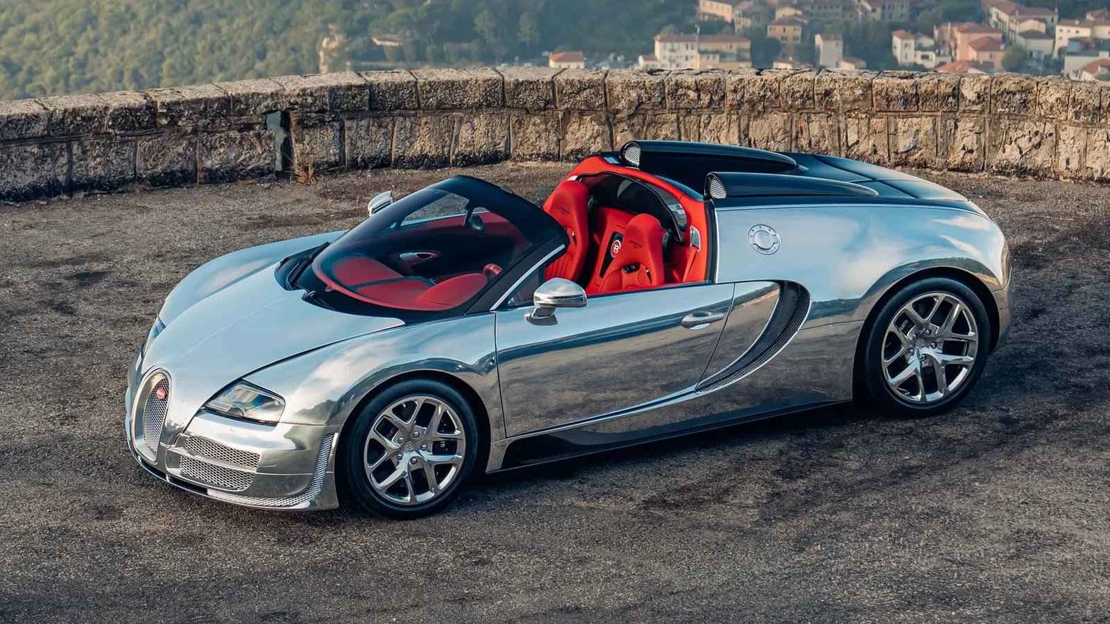 Зеркальный кузов без единой капли краски: Bugatti вернула уникальный Veyron