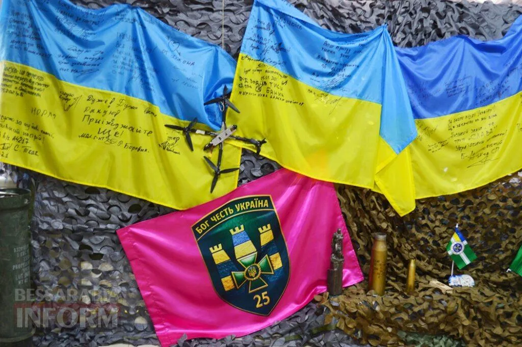Від артефактів із фронту до концертної сцени: у Білгороді-Дністровському вшанували захисників та захисниць