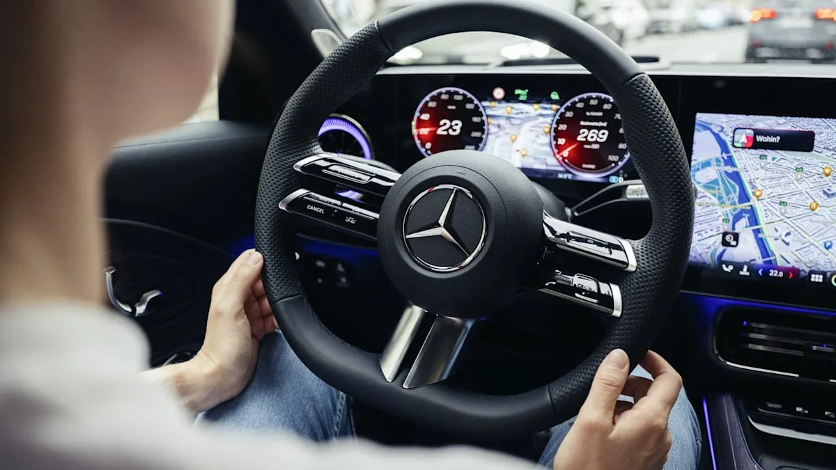 Руль и приборная панель с интерфейсом MB.Drive Assist Pro