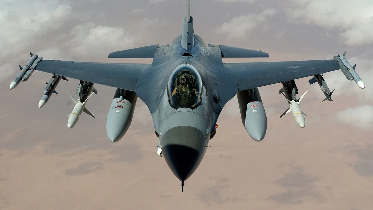 Значний відсоток збиття реактивних шахедів забезпечують F-16 – Зеленський