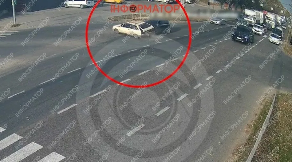 У Дніпрі зіштовхнулися “Таврія” та Audi (відео)