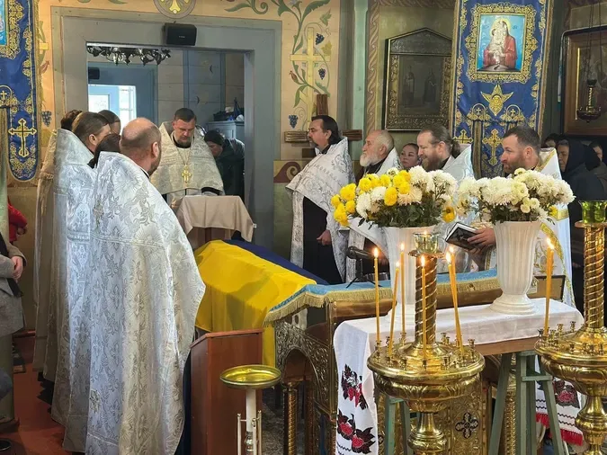 Помер від важкого поранення: на Волині попрощалися з Героєм Романом Лисюком (фото)