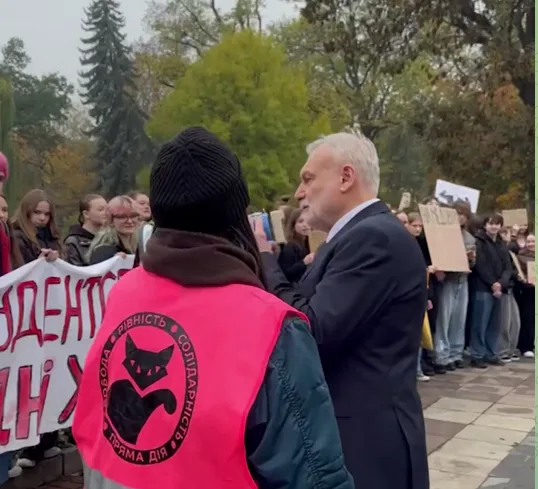 Студенти ЛНУ ім. Франка вийшли на протест через незадовільний стан корпусу: ректор погодився змінити умови навчання