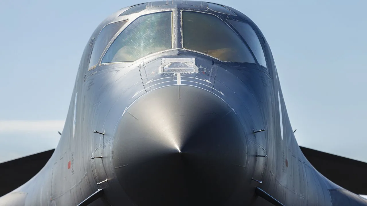 США вивели бомбардувальники B-1 з авіабази у Британії через нову загрозу Бомбардувальник США
