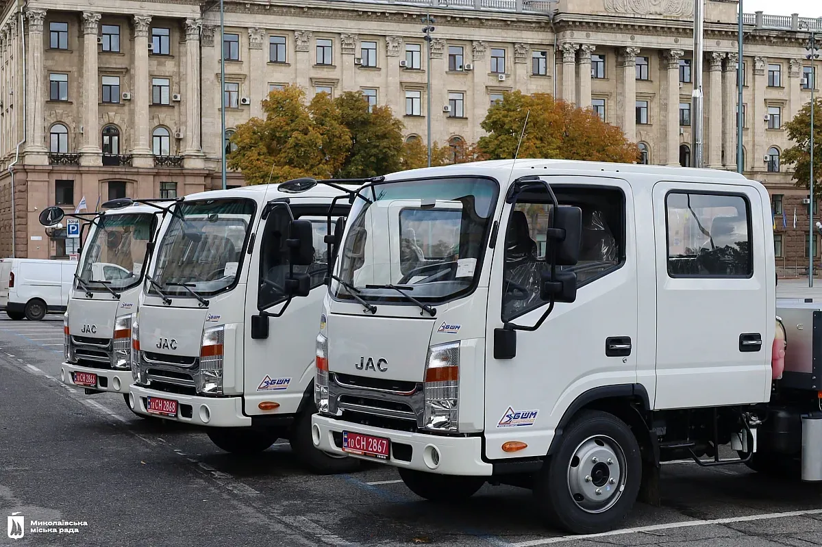 Передача аварійно-ремонтних вантажівок JAC для комунальних підприємств Миколаєва