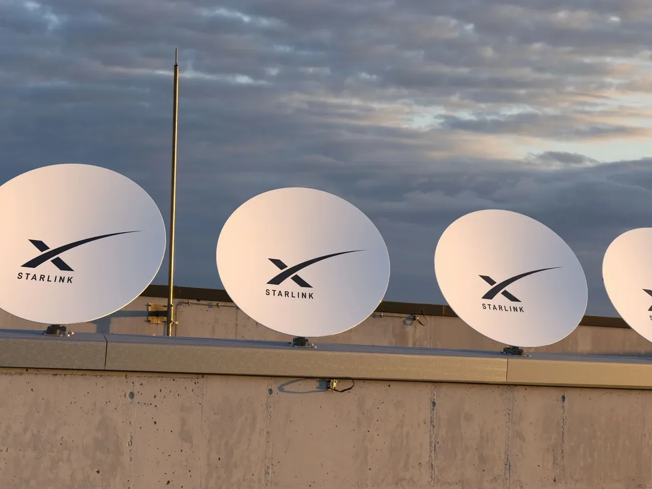 У Болгарії підпалили 11 антен станції Starlink, яка обслуговує українських військових. Це вже не вперше