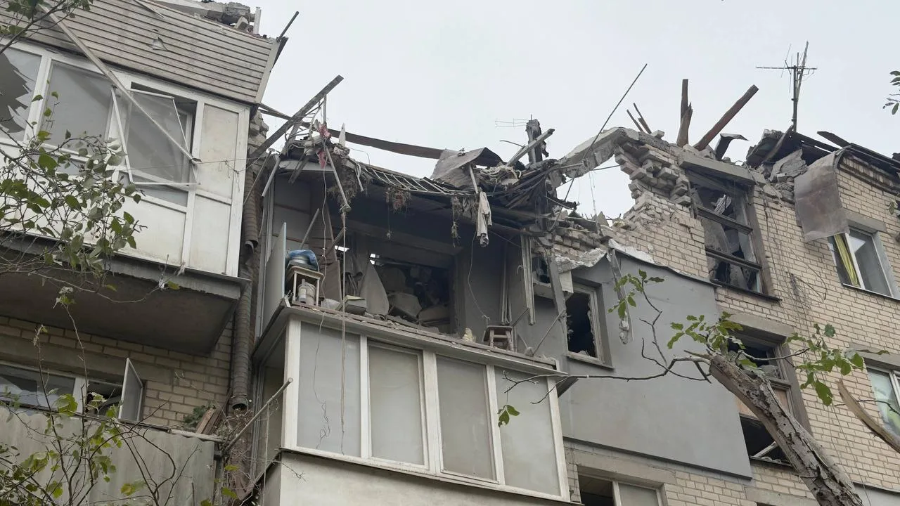 ОВА: Росіяни скинули на Херсон 8 керованих авіабомб, є загиблий та поранені