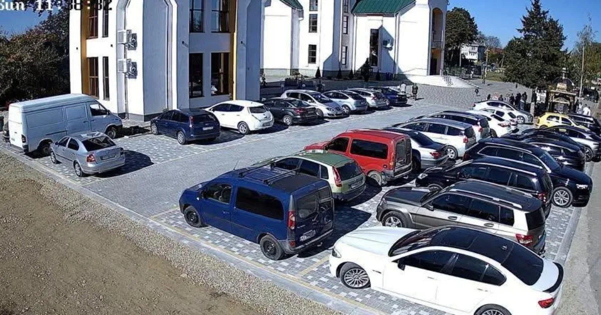 У Голині громада села згуртувалася для облаштування паркувального майданчика