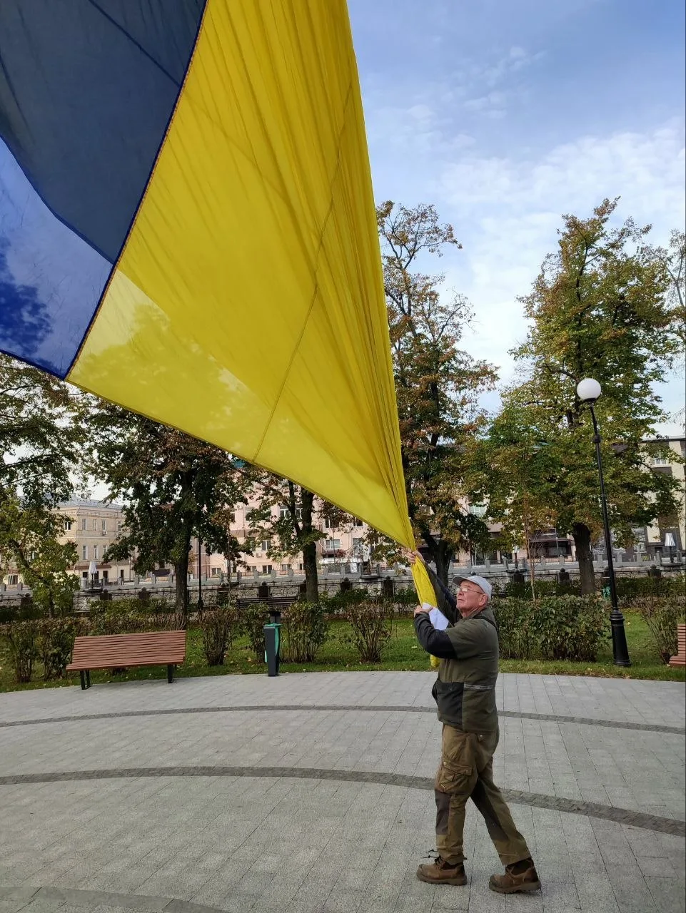 У Харкові замінили прапор на головному флагштоку