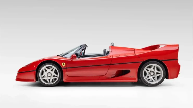 Автомобиль Ferrari F50 1997 года выпуска