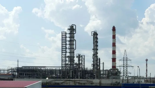 НПЗ, що постачає паливо Москві, частково зупинився після атаки дронів