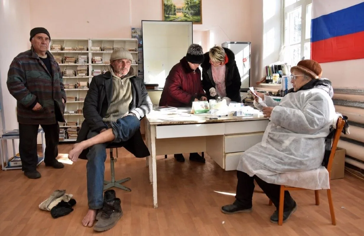 Медсестри, санітарки та лікарі без досвіду: як на окупованій частині Донеччини намагаються закрити дефіцит кадрів у медицині