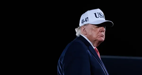 Трамп устроил серию конфликтов с журналистами, обзывая их и приказывая быть "тихо"
